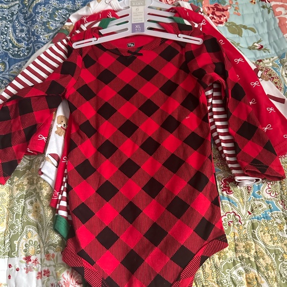 Lot of 5 infant girls 9-12 months Hudson Baby body suits
4 new 1 used - Picture 6 of 6